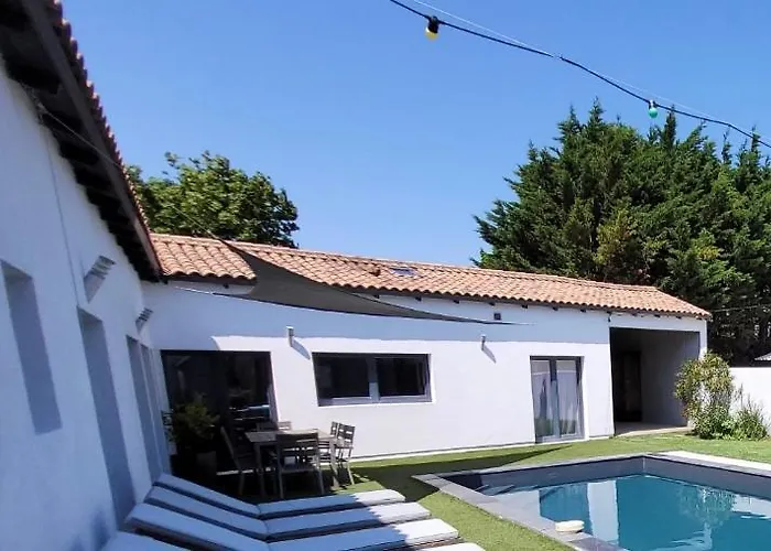 Villa Maison De Famille Entre Bois Et Sel Avec Piscine Privée Chauffée *